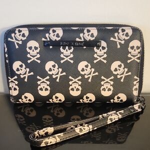 Black and Cream Skull Wallet Betsey  Johnson